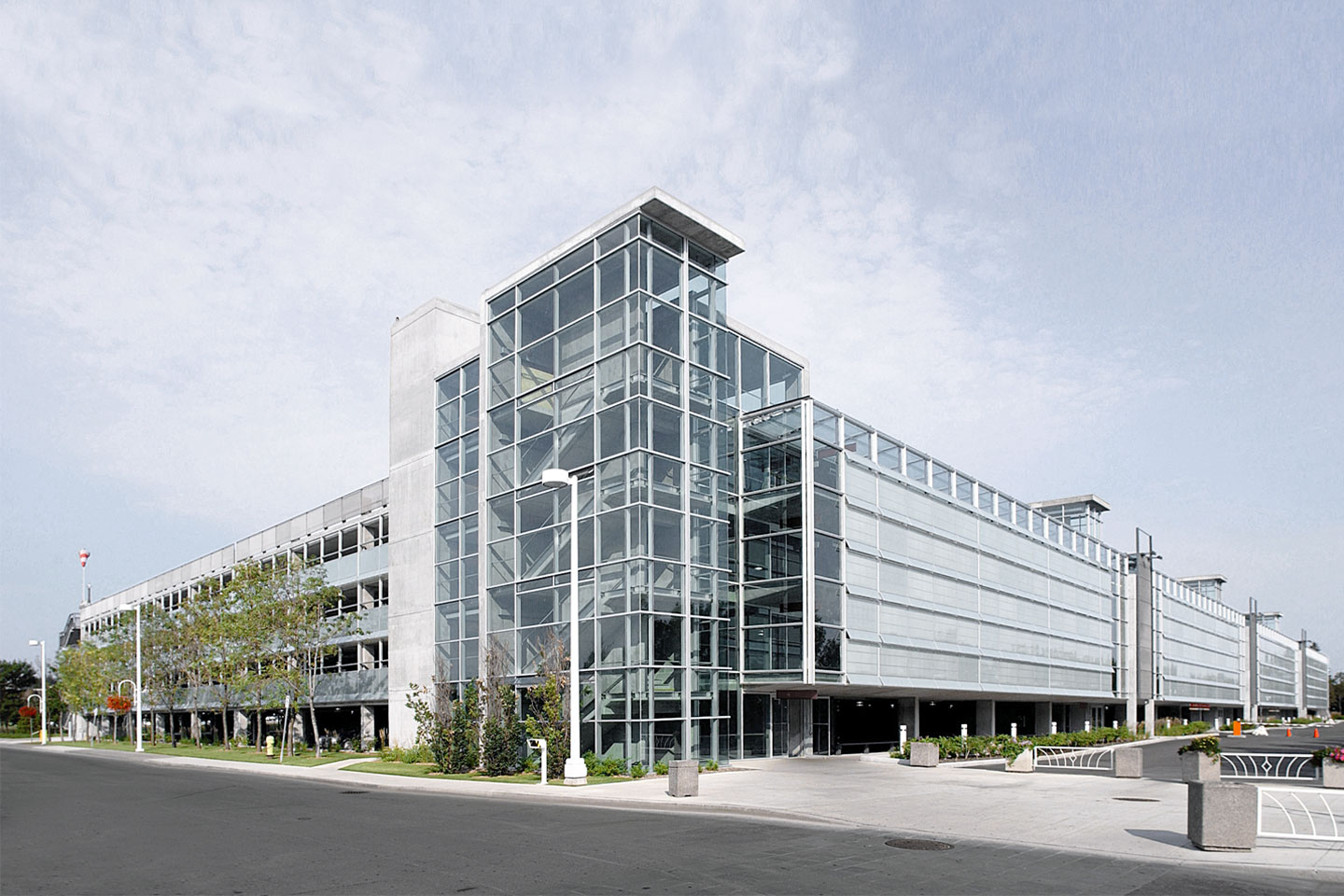 Stationnement du Complexe Hôtelier du Lac Leamy <br>2002